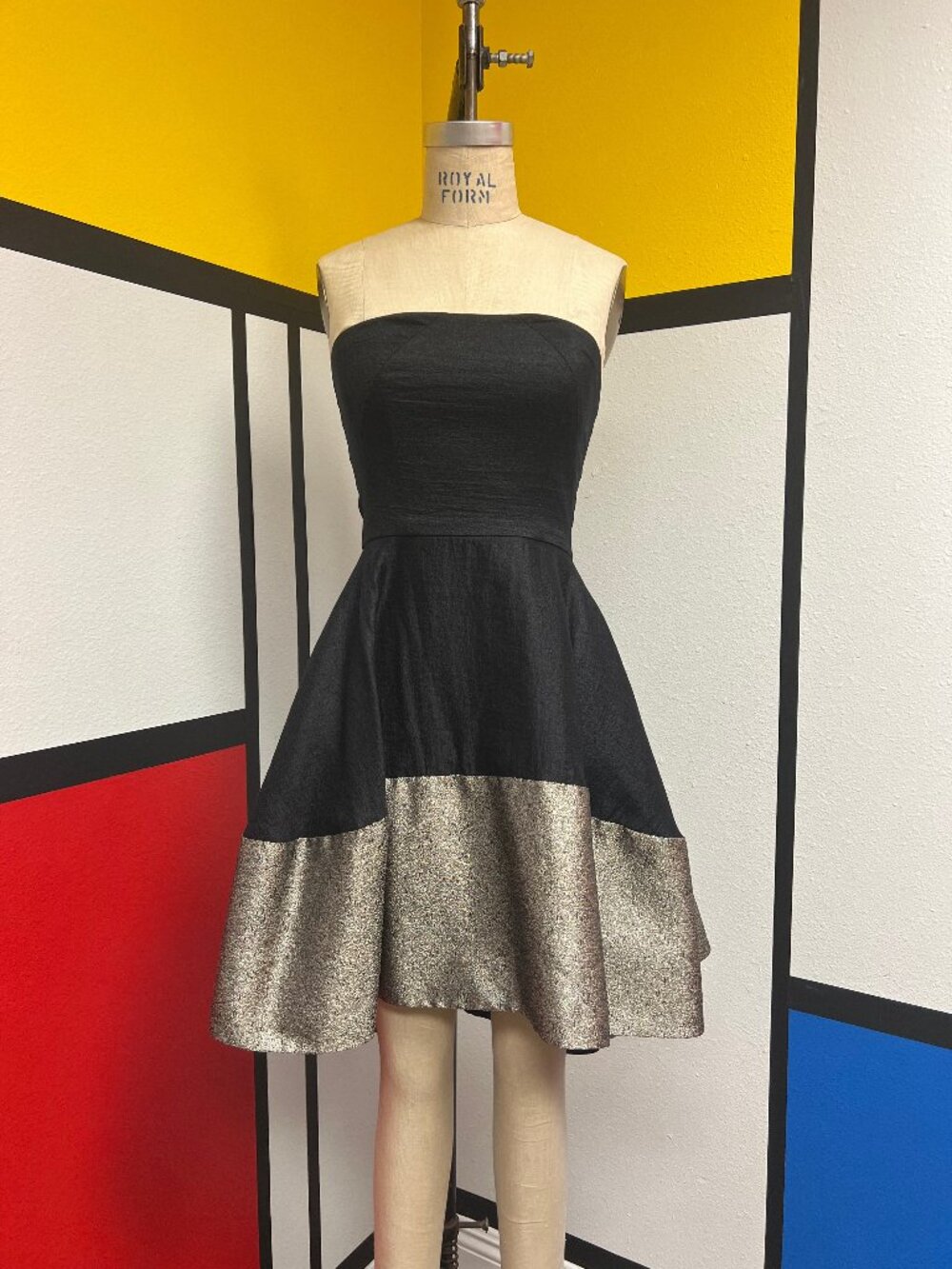 EUC Black Halo Eve Strapless Hi Low Black Gold Party Dress Size 2 With Pockets